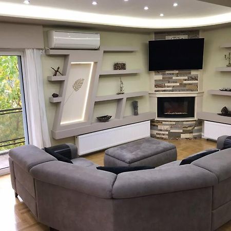 Finer Things Flisvos Beach Condo In Palaio Faliro Atenas Exterior foto
