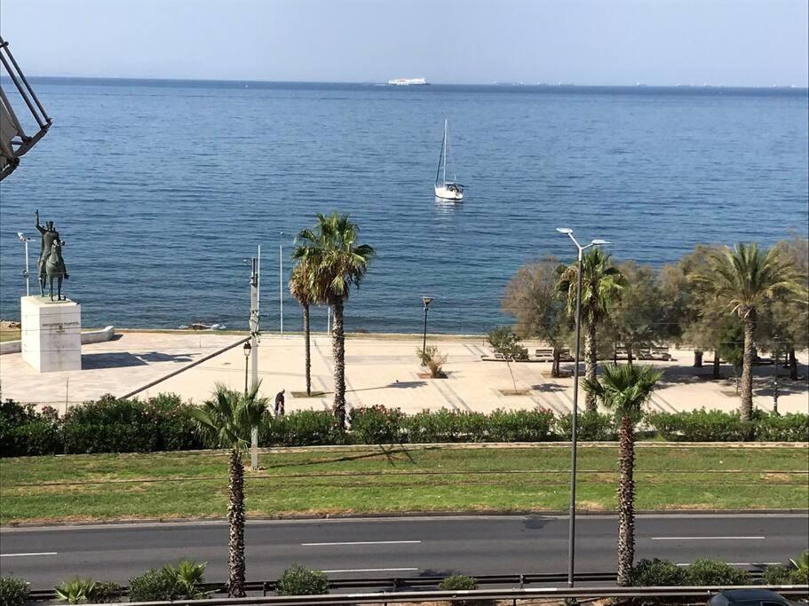 Finer Things Flisvos Beach Condo In Palaio Faliro Atenas Exterior foto