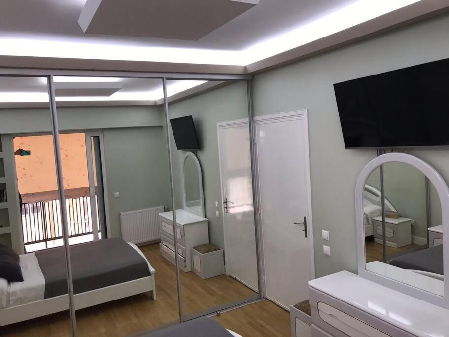 Finer Things Flisvos Beach Condo In Palaio Faliro Atenas Exterior foto