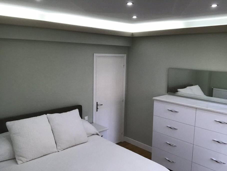 Finer Things Flisvos Beach Condo In Palaio Faliro Atenas Exterior foto